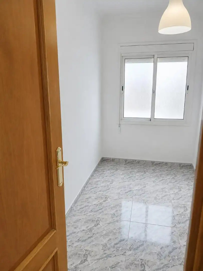Dormitori de Àtic en venda en Badalona amb Aire condicionat i Terrassa