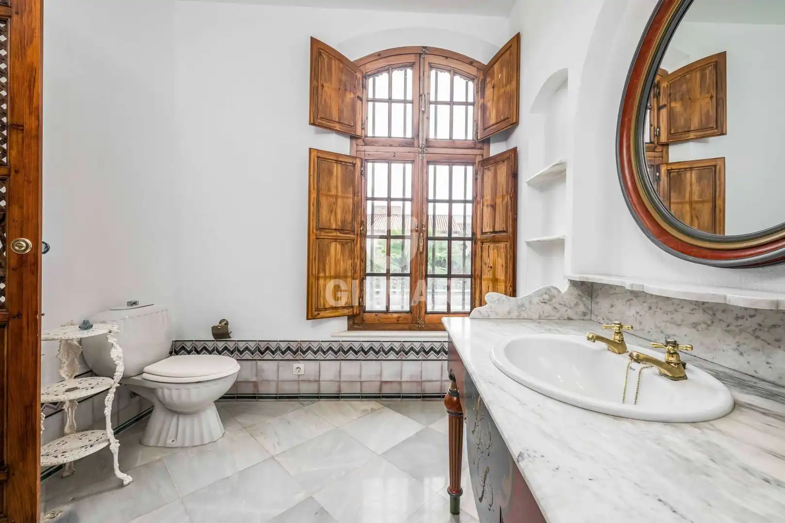 Baño de Casa o chalet en venta en Valencina de la Concepción con Calefacción, Jardín privado y Piscina