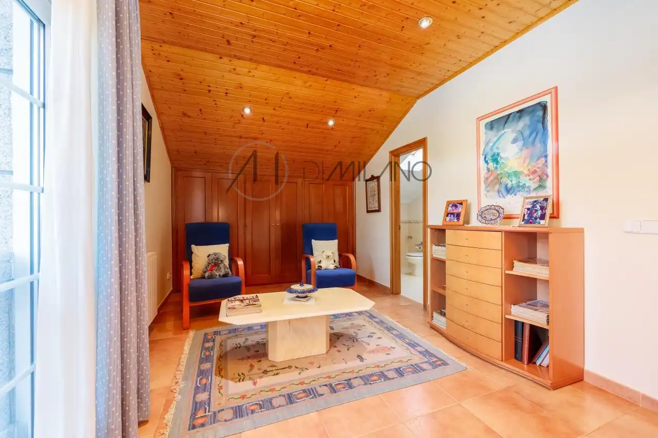 Sala d'estar de Casa o xalet en venda en Nigrán amb Calefacció, Jardí privat i Terrassa