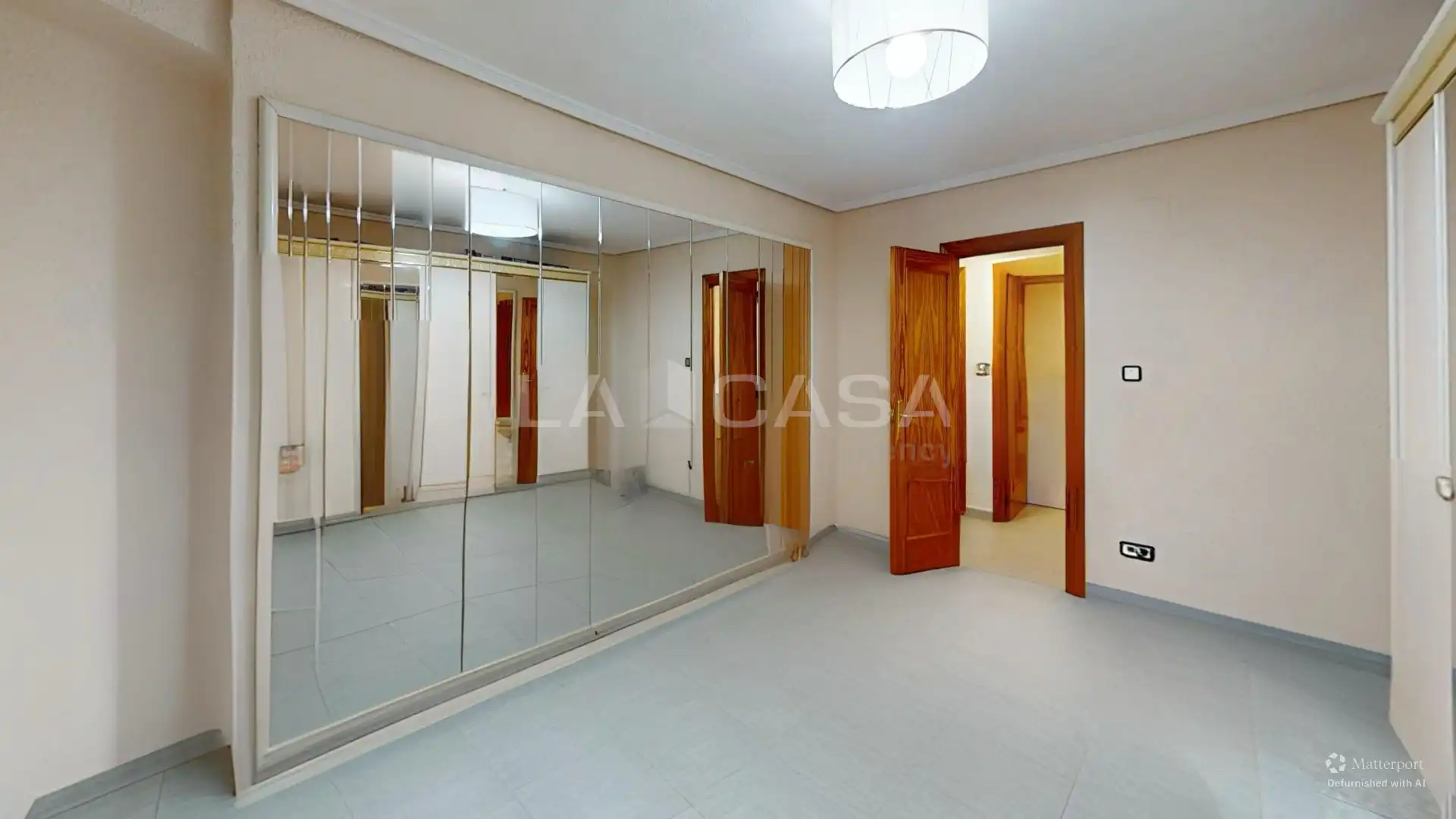 Flat for sale in Valencia  with Air Conditioner
