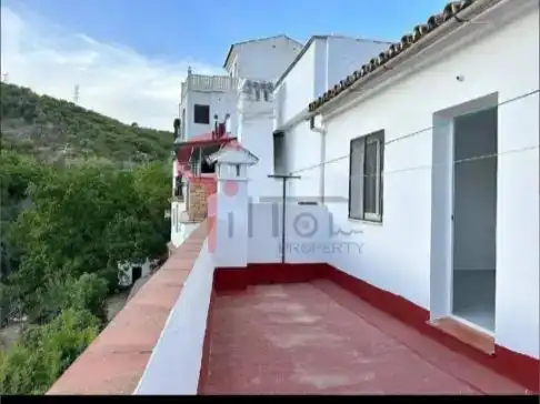 Außenansicht von Wohnung zum Verkauf in Igualeja mit Klimaanlage, Parkett und Abstellraum