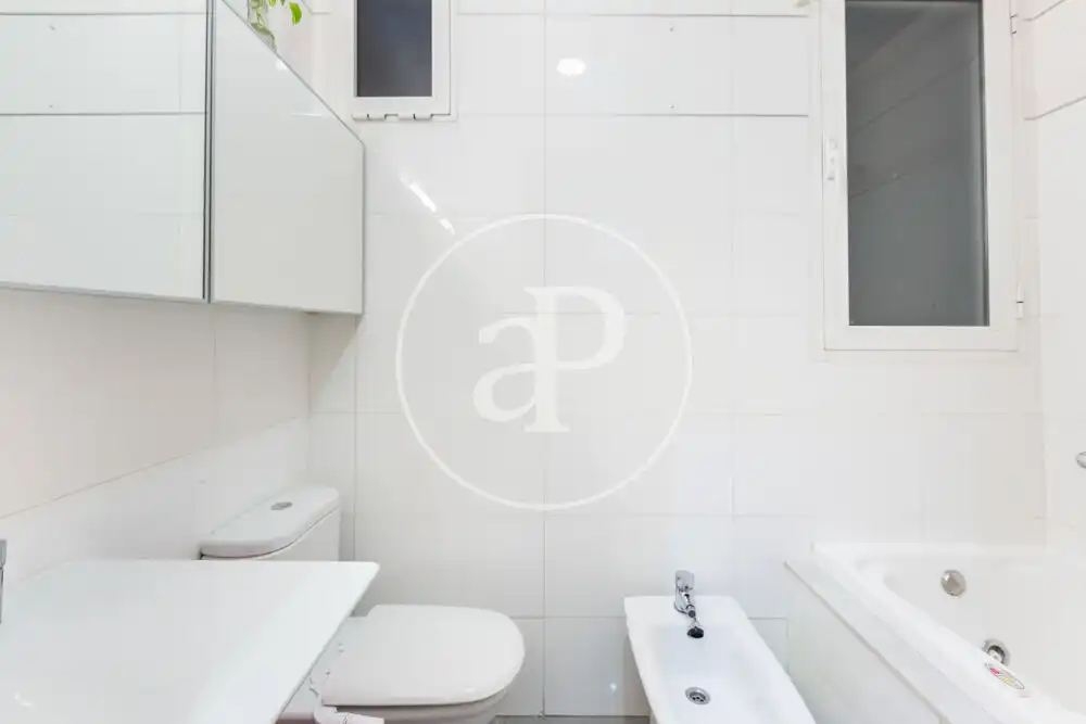 Baño de Piso en venta en Valencia con Aire acondicionado, Calefacción y Balcón