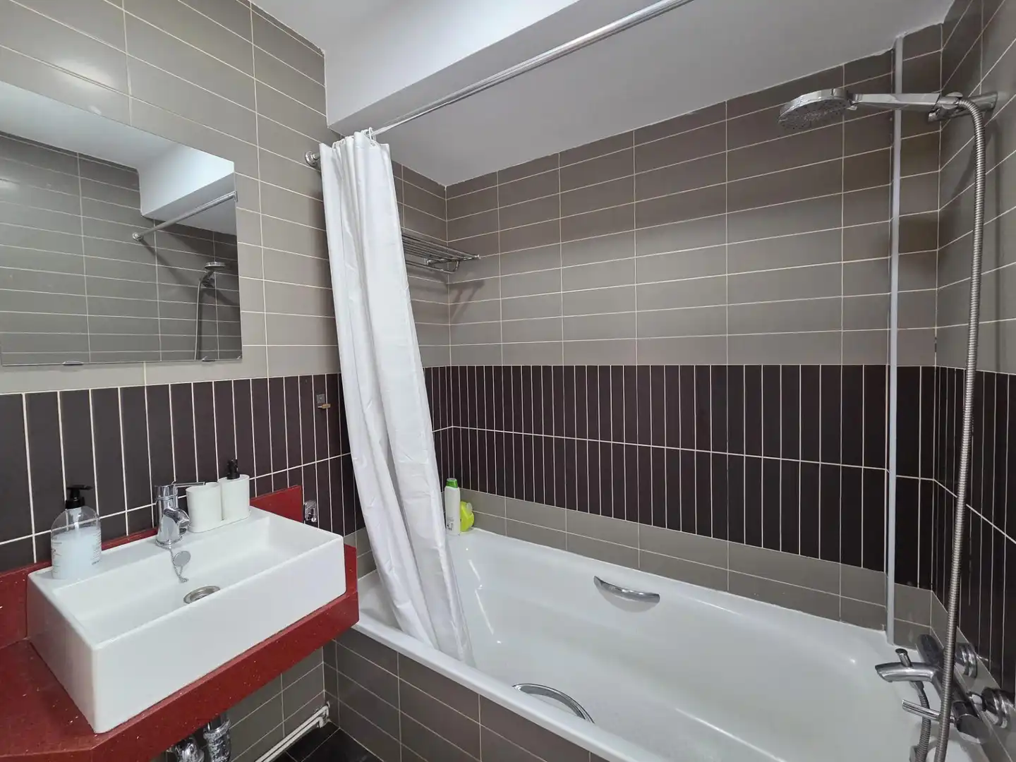 Bathroom of Attic for rent in Santa Cruz de Bezana  with Private garden, Parquet flooring and Terrace