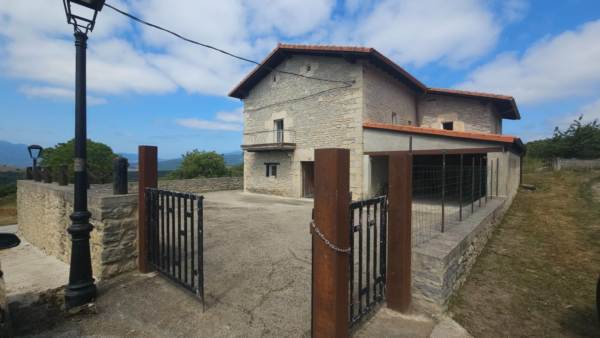 Exterior view of House or chalet for sale in Valle de Mena  with Private garden, Terrace and Balcony