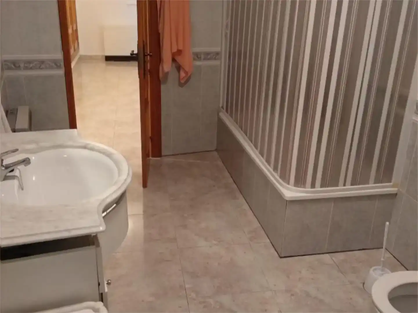 Bathroom of Flat for sale in El Provencio    with Storage room and Furnished