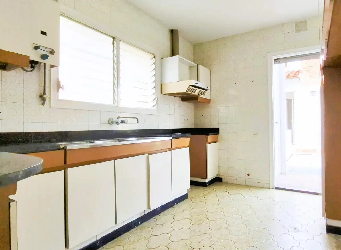 Cocina de Piso en venta en Terrassa con Calefacción y Balcón