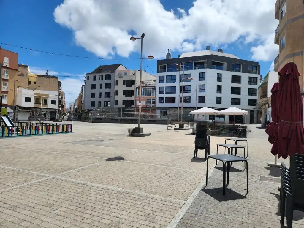 Vista exterior de Casa o xalet en venda en Las Palmas de Gran Canaria amb Aire condicionat i Terrassa