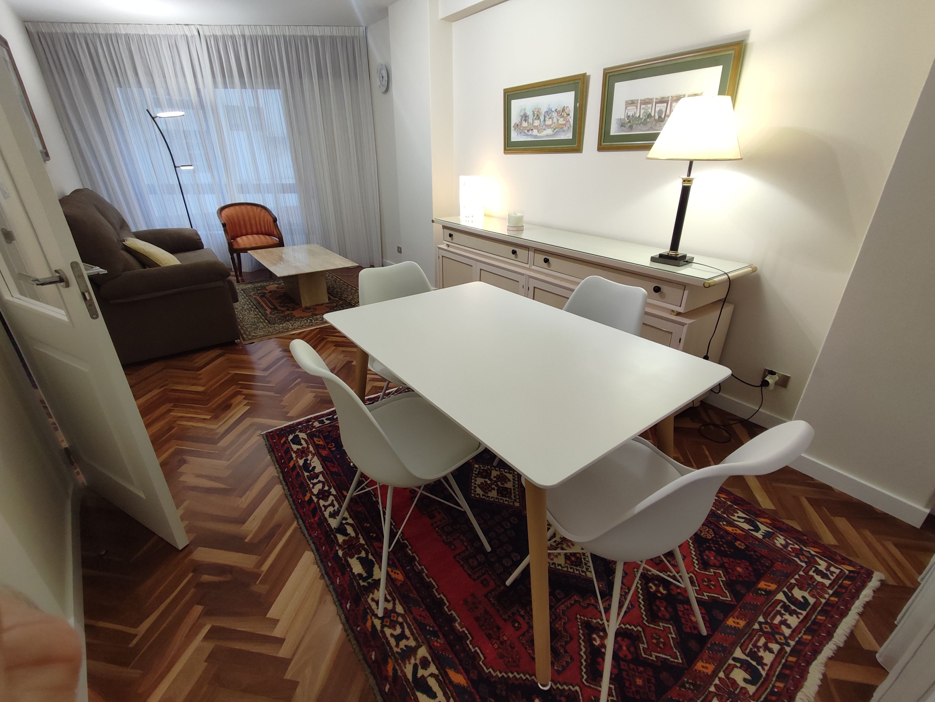 Menjador de Pis de lloguer en A Coruña Capital  amb Calefacció, Parquet i Traster