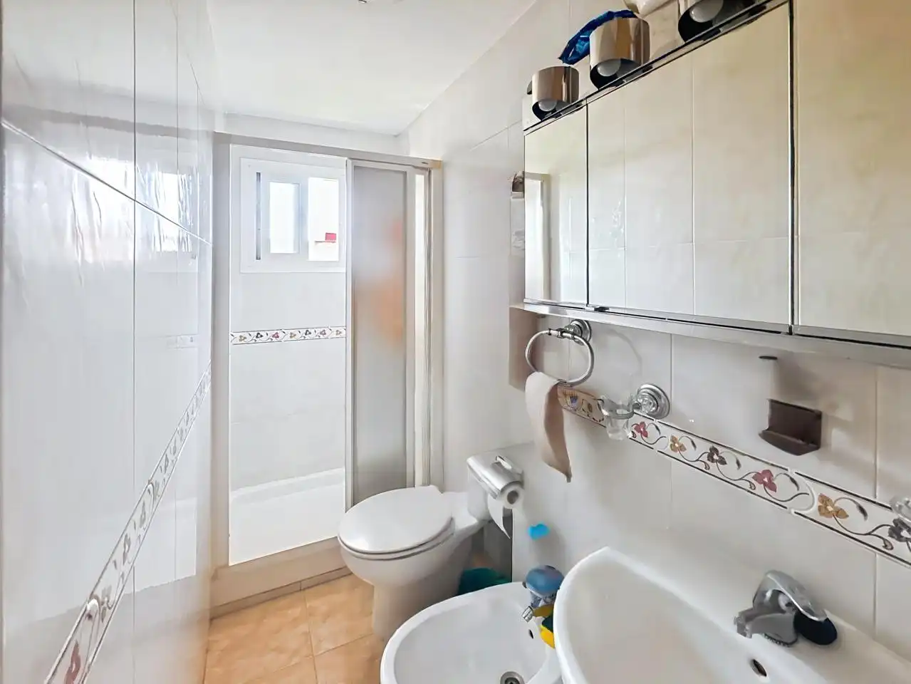 Baño de Piso en venta en Madrid con Calefacción, Terraza y Amueblado