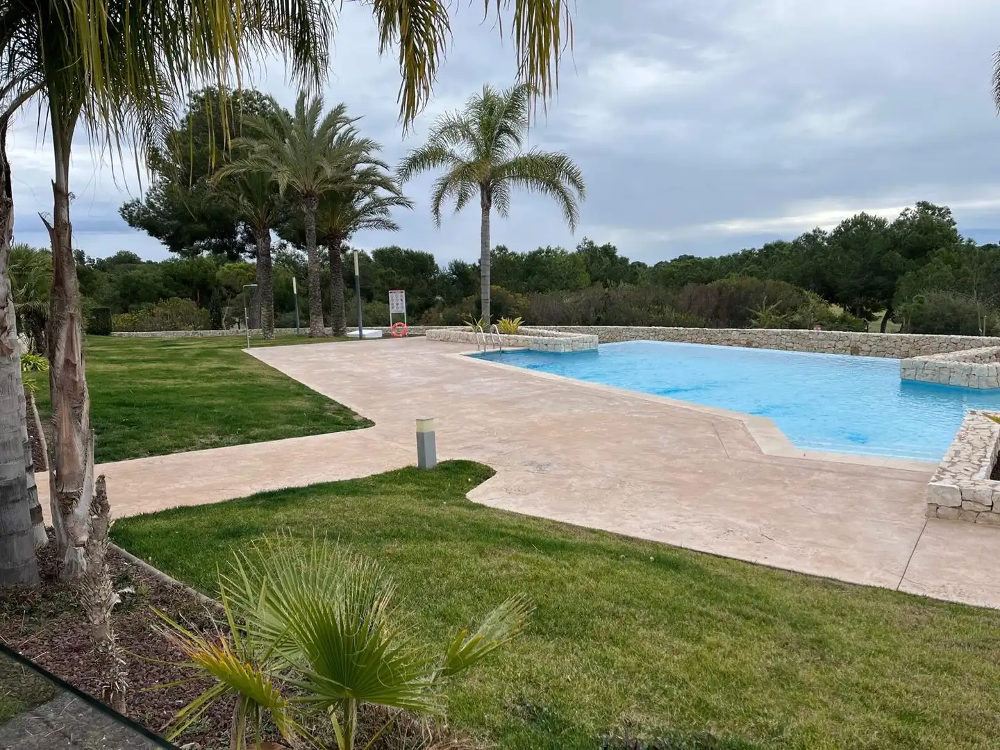 Schwimmbecken von Wohnung zum Verkauf in Pilar de la Horadada mit Klimaanlage, Heizung und Privatgarten