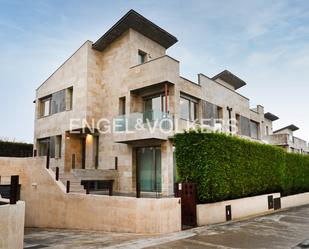 Exterior view of Single-family semi-detached for sale in Santa Cruz de Bezana  with Heating, Private garden and Terrace