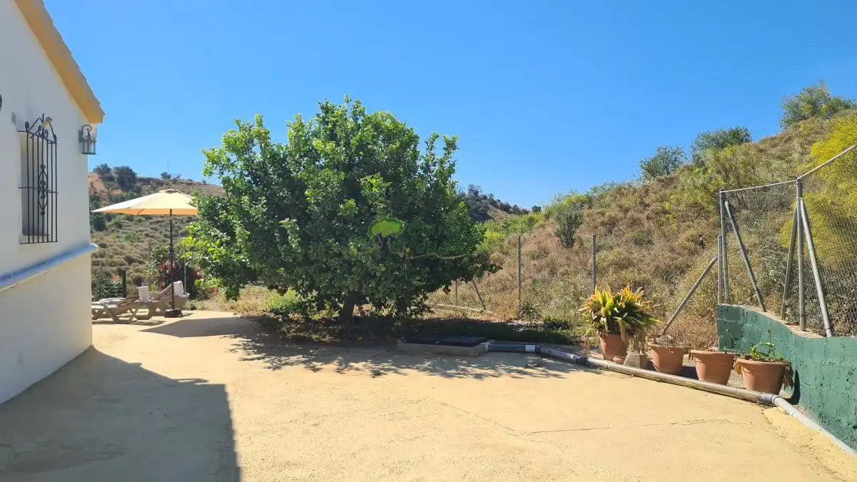 Vista exterior de Finca rústica en venta en Vélez-Málaga con Aire acondicionado, Jardín privado y Terraza