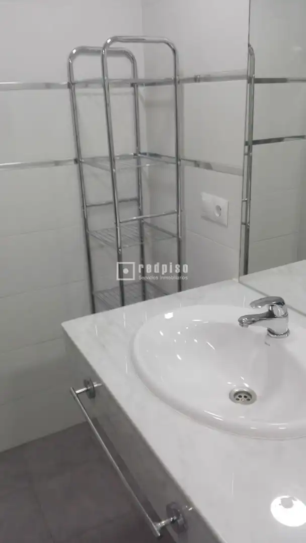 Bany de Pis de lloguer en Málaga amb Aire condicionat, Terrassa i Moblat