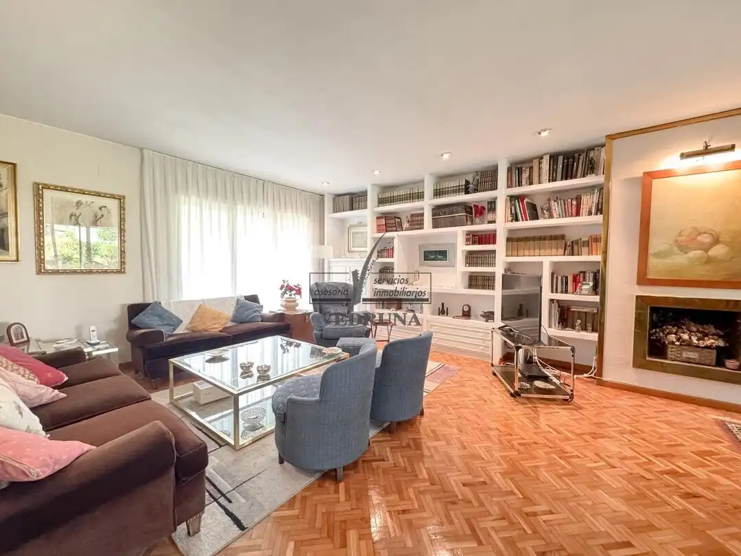 Sala de estar de Casa adosada en venta en Zaragoza con Aire acondicionado, Calefacción y Jardín privado