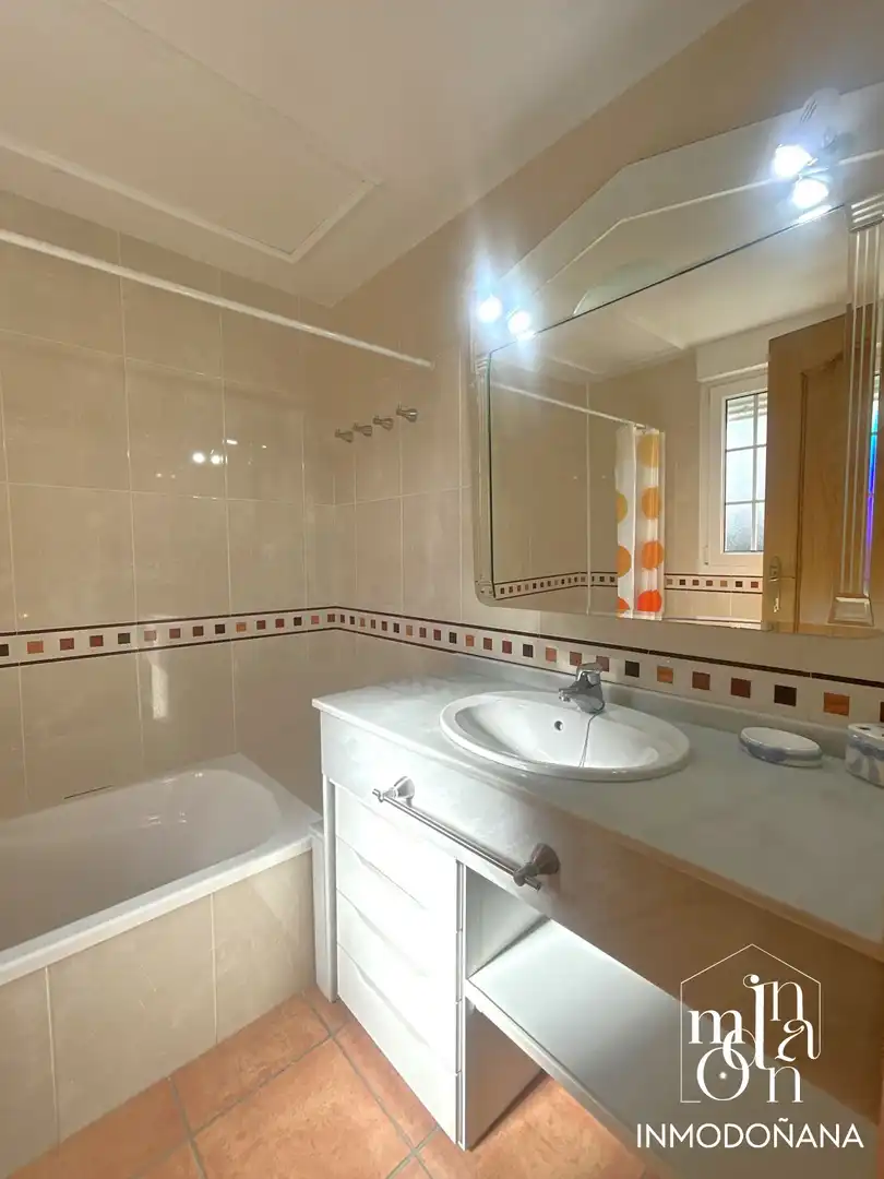 Badezimmer von Einfamilien-Reihenhaus zum Verkauf in Almonte mit Klimaanlage, Heizung und Terrasse