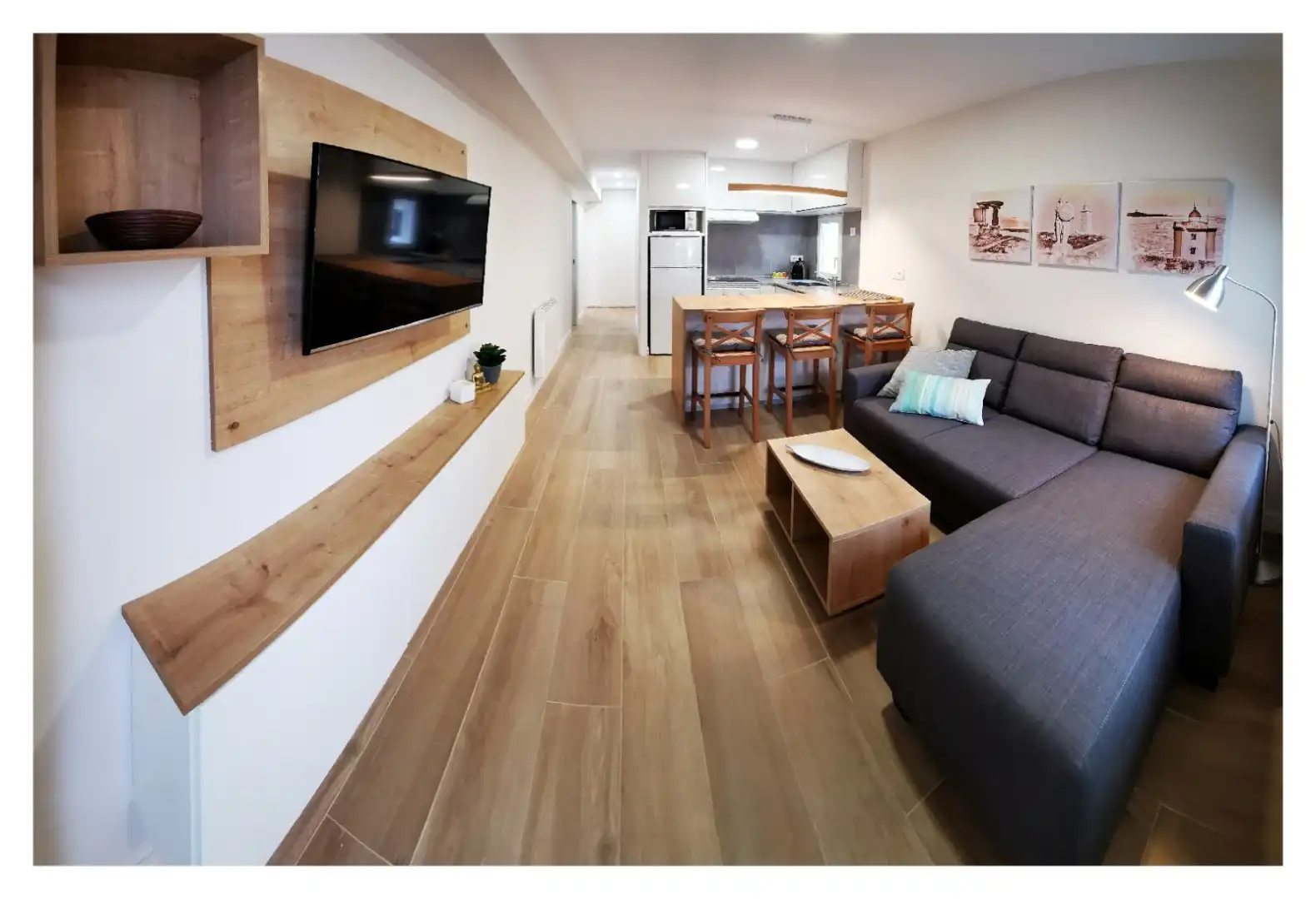 Sala d'estar de Apartament de lloguer en Oleiros amb Calefacció, Parquet i Moblat