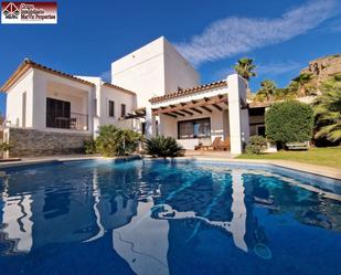 Vista exterior de Casa o xalet de lloguer en Finestrat amb Aire condicionat, Terrassa i Piscina