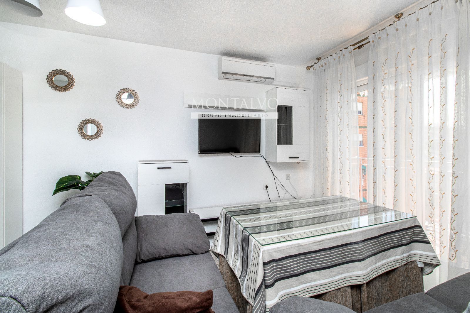Living room of Flat to rent in  Granada Capital  with Terrace and Furnished