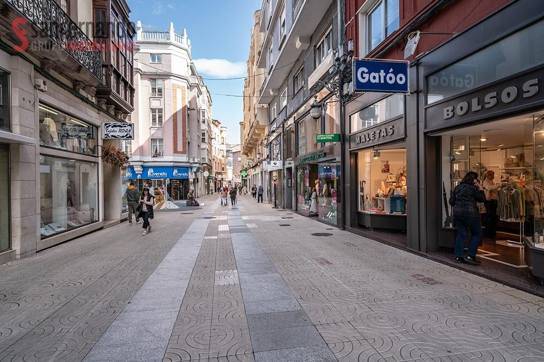 Vista exterior de Piso en venta en Torrelavega  con Calefacción, Parquet y Balcón