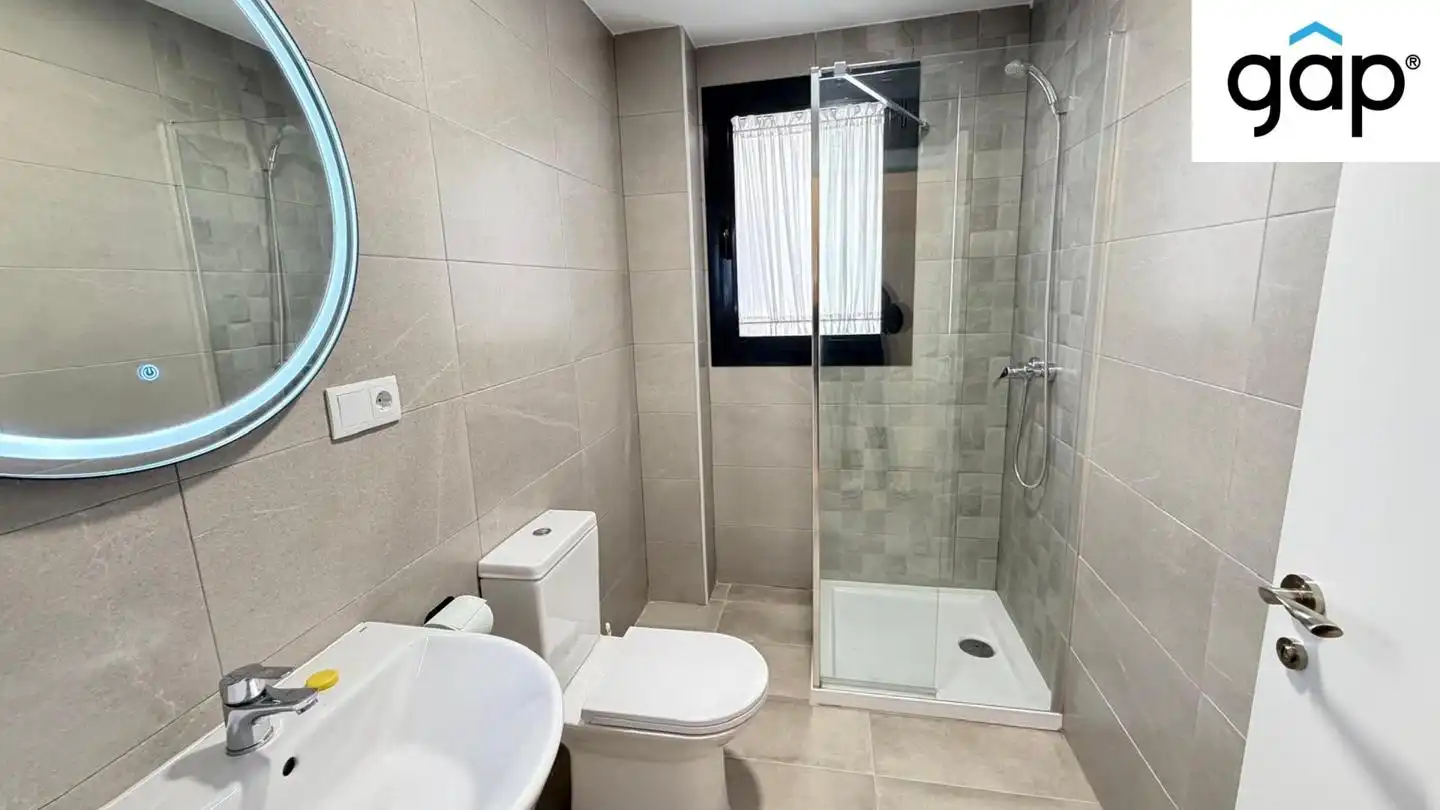 Bathroom of Flat for sale in Cuenca  with Heating, Swimming Pool and Furnished