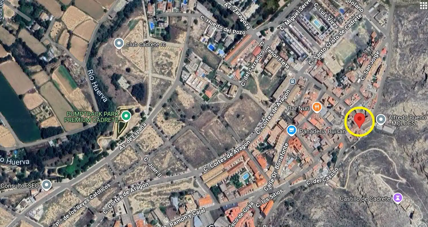 Casa adosada en venda a Calle la Constitución, Cadrete