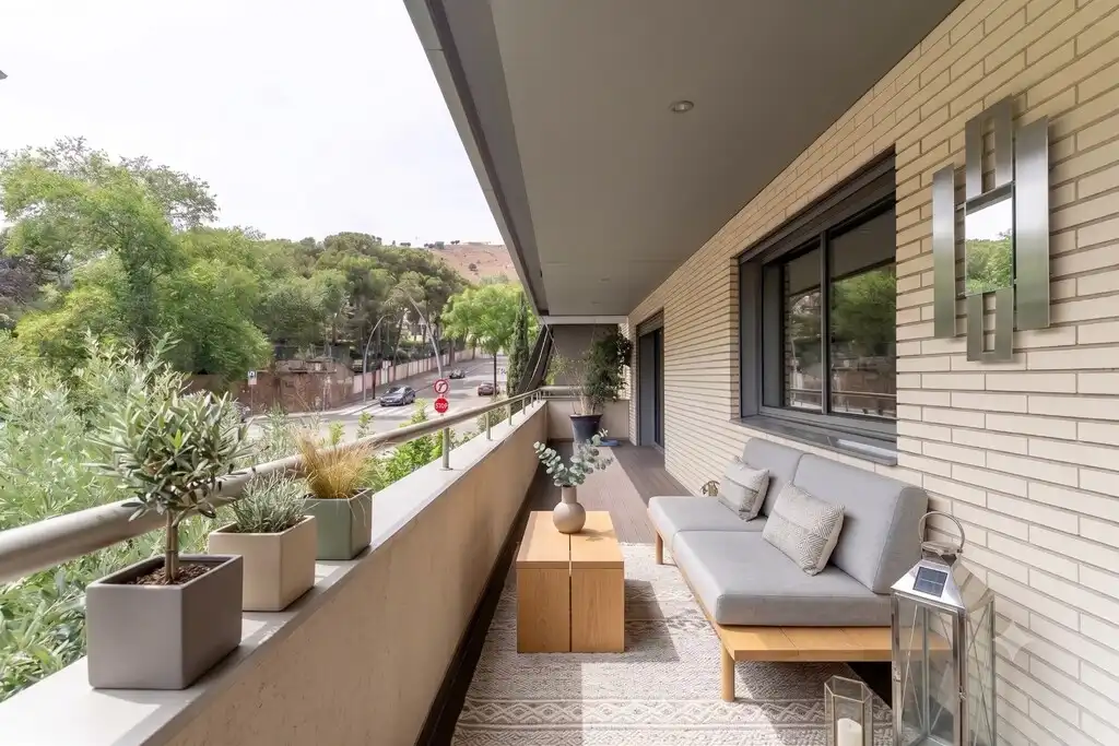 Apartment with pool for sale in Les Corts