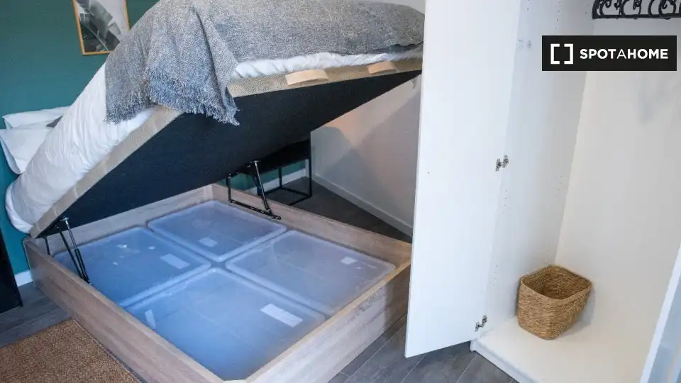 Habitación de Piso de alquiler en Madrid con Aire acondicionado, Calefacción y Amueblado