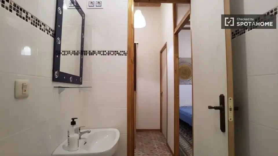 Baño de Piso para compartir en Barcelona con Aire acondicionado, Calefacción y Terraza