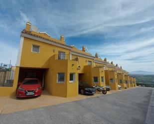 Vista exterior de Casa adosada en venda en Manilva amb Aire condicionat, Calefacció i Terrassa