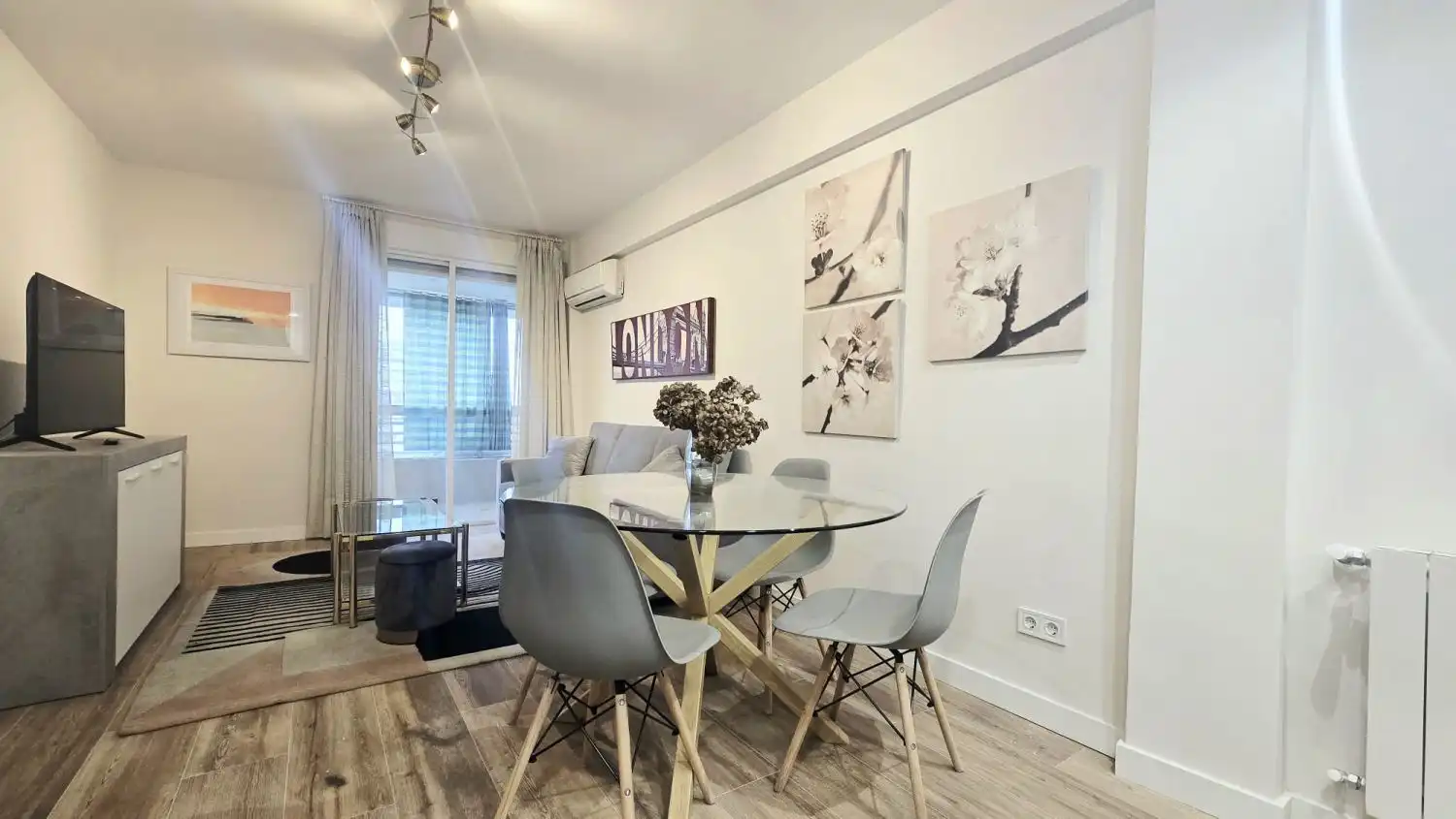 Comedor de Piso de alquiler en Madrid con Aire acondicionado, Calefacción y Terraza