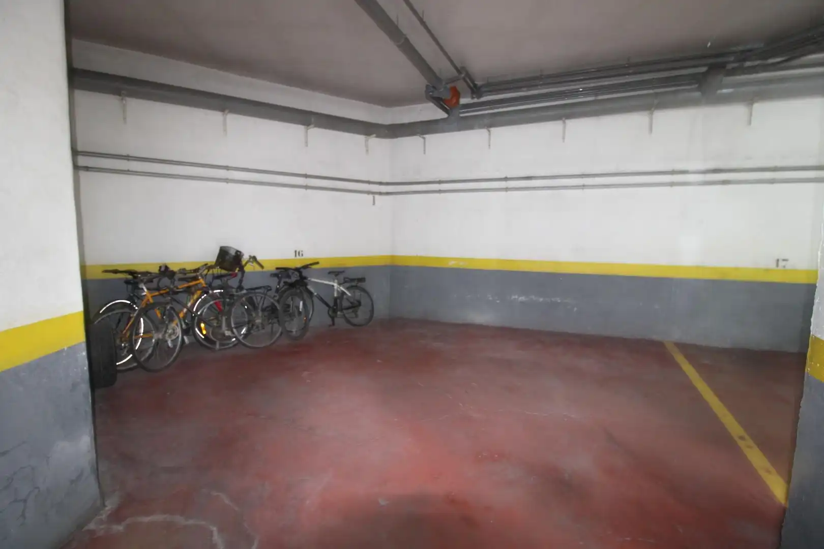 Parking de Piso de alquiler en Murcia con Aire acondicionado y Amueblado