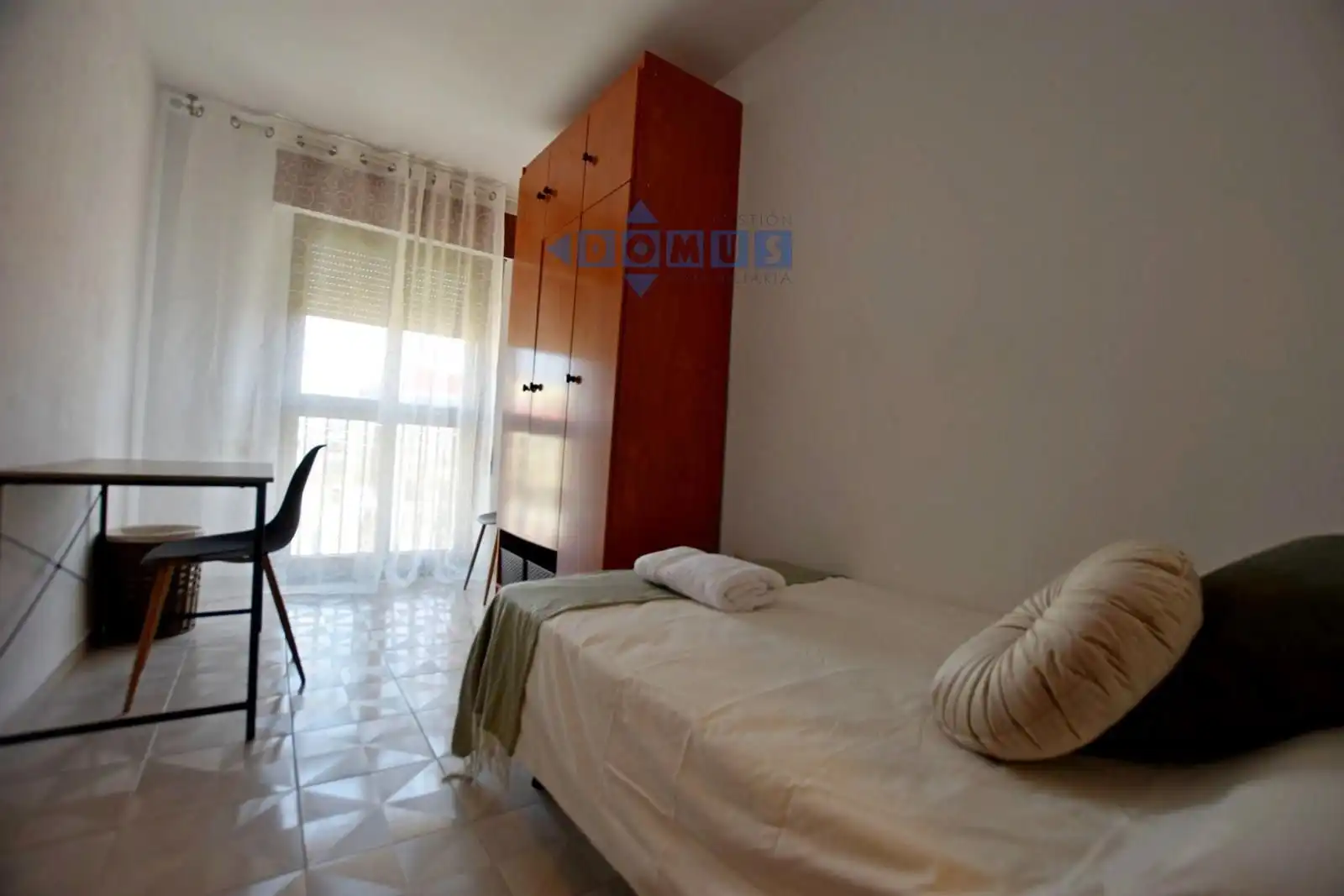 Habitación de Piso para compartir en Ronda con Aire acondicionado, Terraza y Amueblado