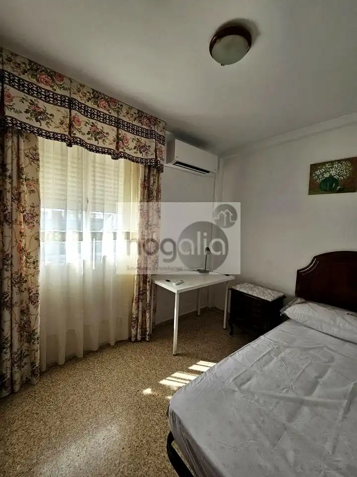 Habitación de Piso de alquiler en Sevilla con Aire acondicionado y Amueblado