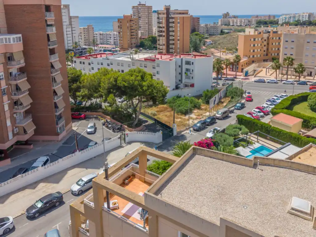 Vista exterior de Ático en venta en El Campello con Aire acondicionado, Terraza y Amueblado