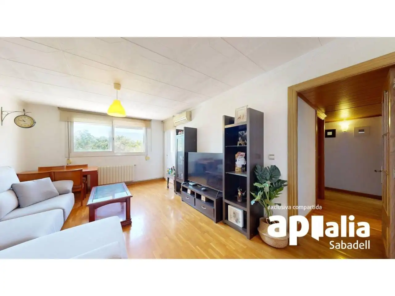 Sala de estar de Piso en venta en Badia del Vallès con Aire acondicionado, Calefacción y Parquet