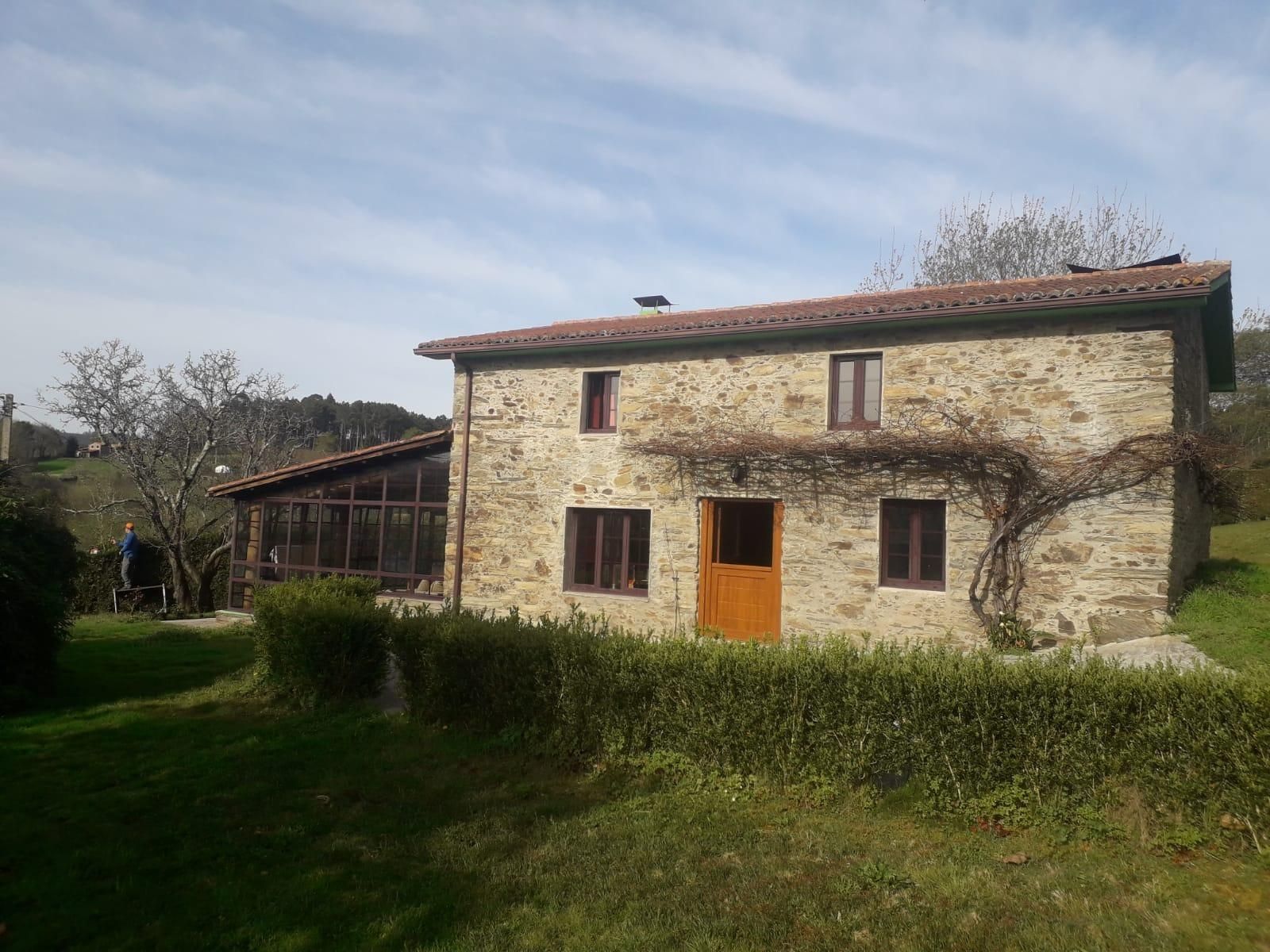 Vista exterior de Casa o xalet en venda en Abegondo amb Calefacció, Jardí privat i Terrassa