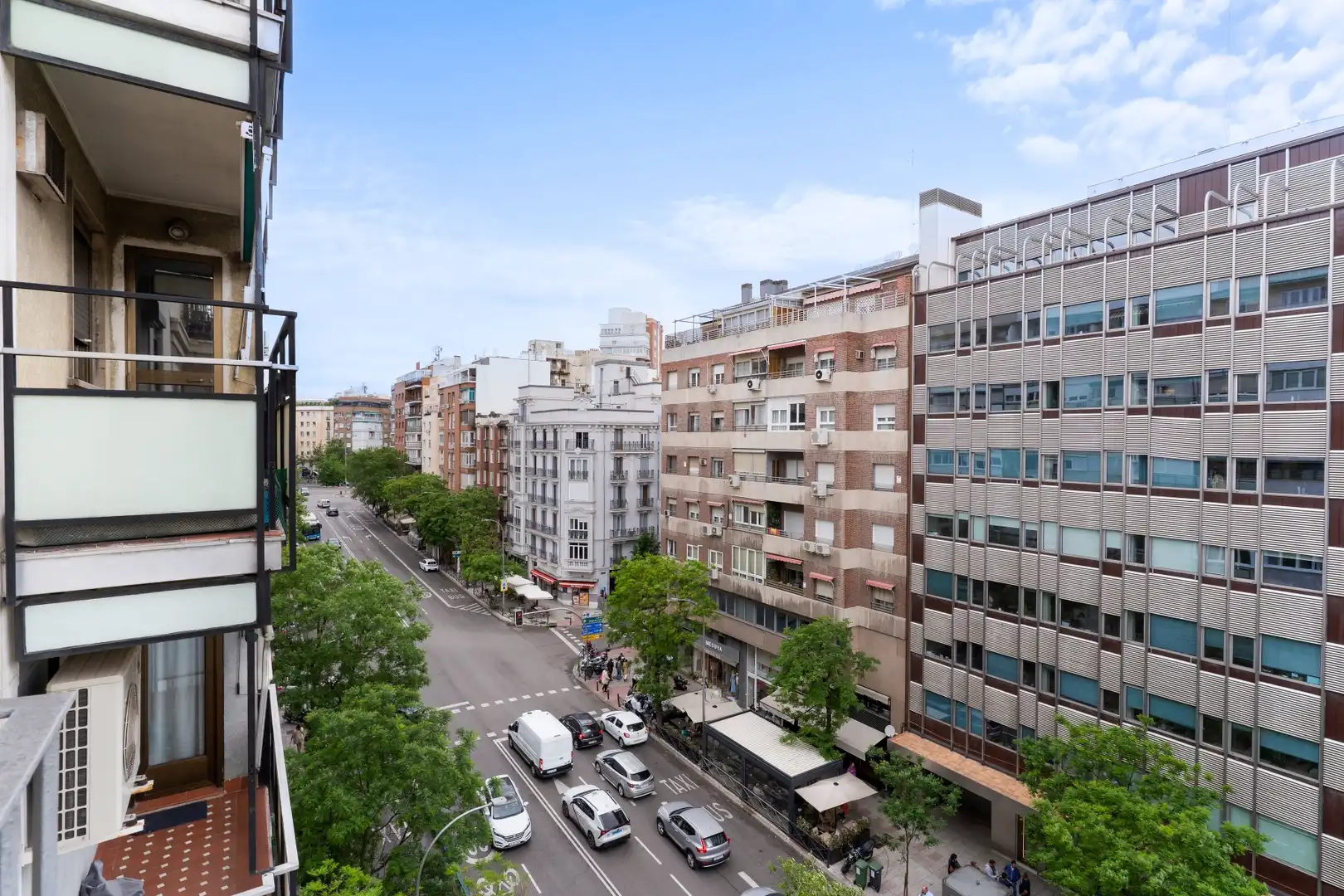 Außenansicht von Wohnung zum Verkauf in Madrid mit Heizung, Parkett und Abstellraum