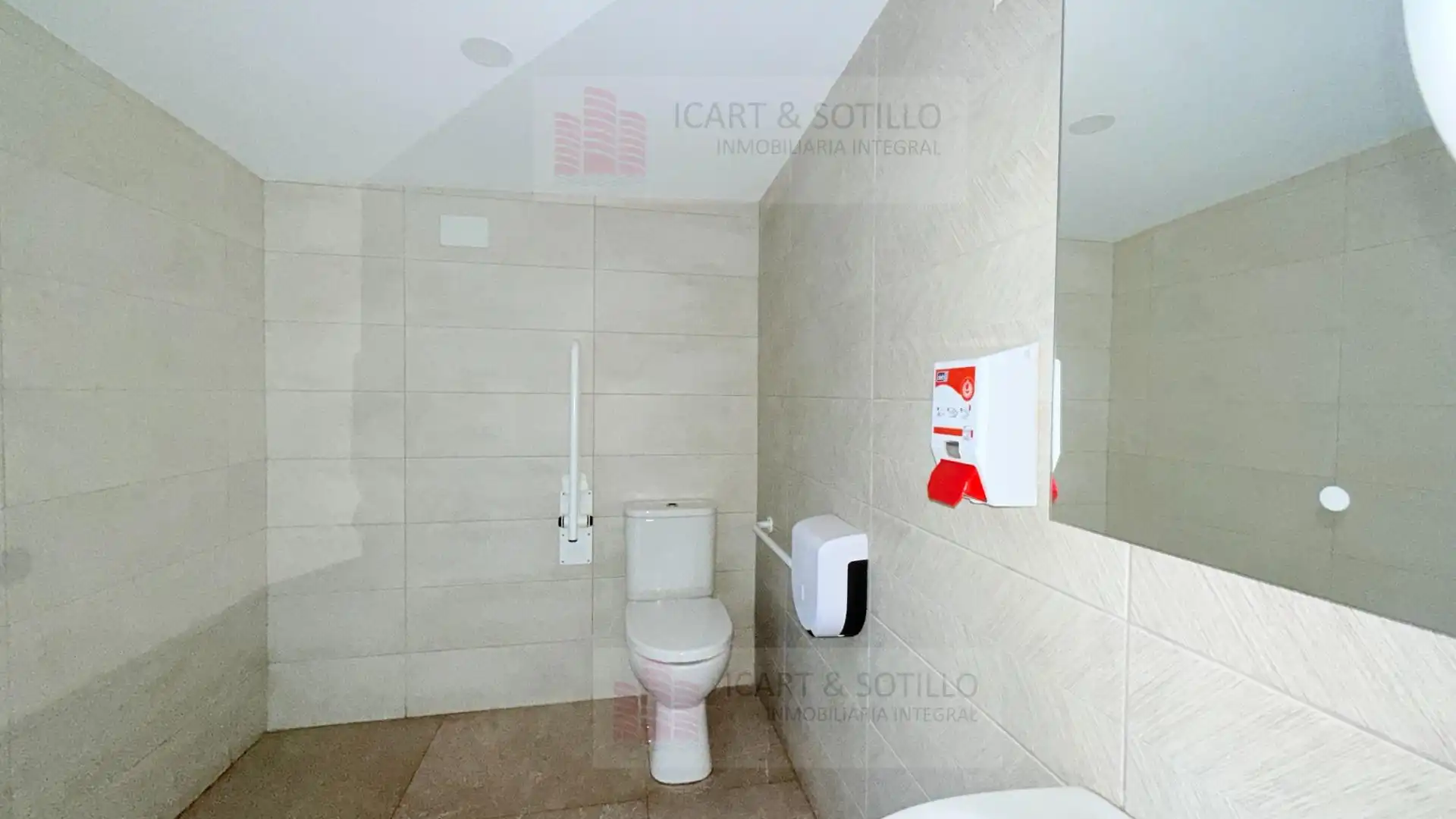 Bany de Casa o xalet en venda en Vinaròs amb Aire condicionat, Jardí privat i Terrassa