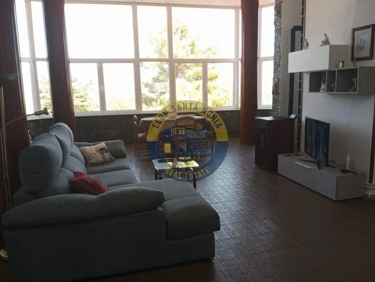 Living room of Houses for sale in Garrafe de Torío  with Heating, Parquet flooring and Terrace