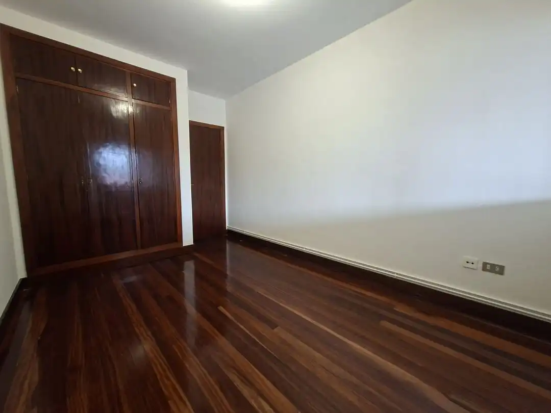 Schlafzimmer von Wohnung zum Verkauf in Durango mit Heizung, Abstellraum und Balkon