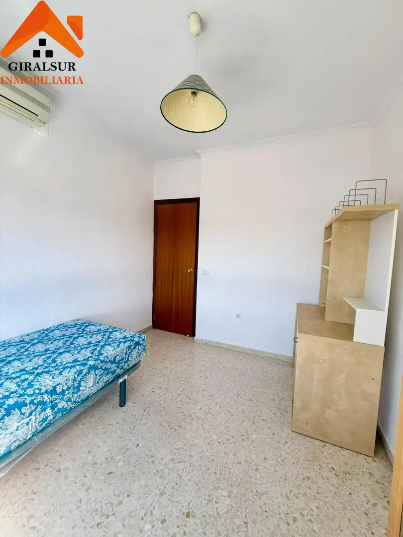Bedroom of Flat for sale in Sevilla  with Air Conditioner