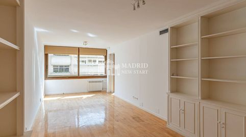 Photo 2 of Flat for rent in Calle Fortuny, Almagro, Madrid Capital