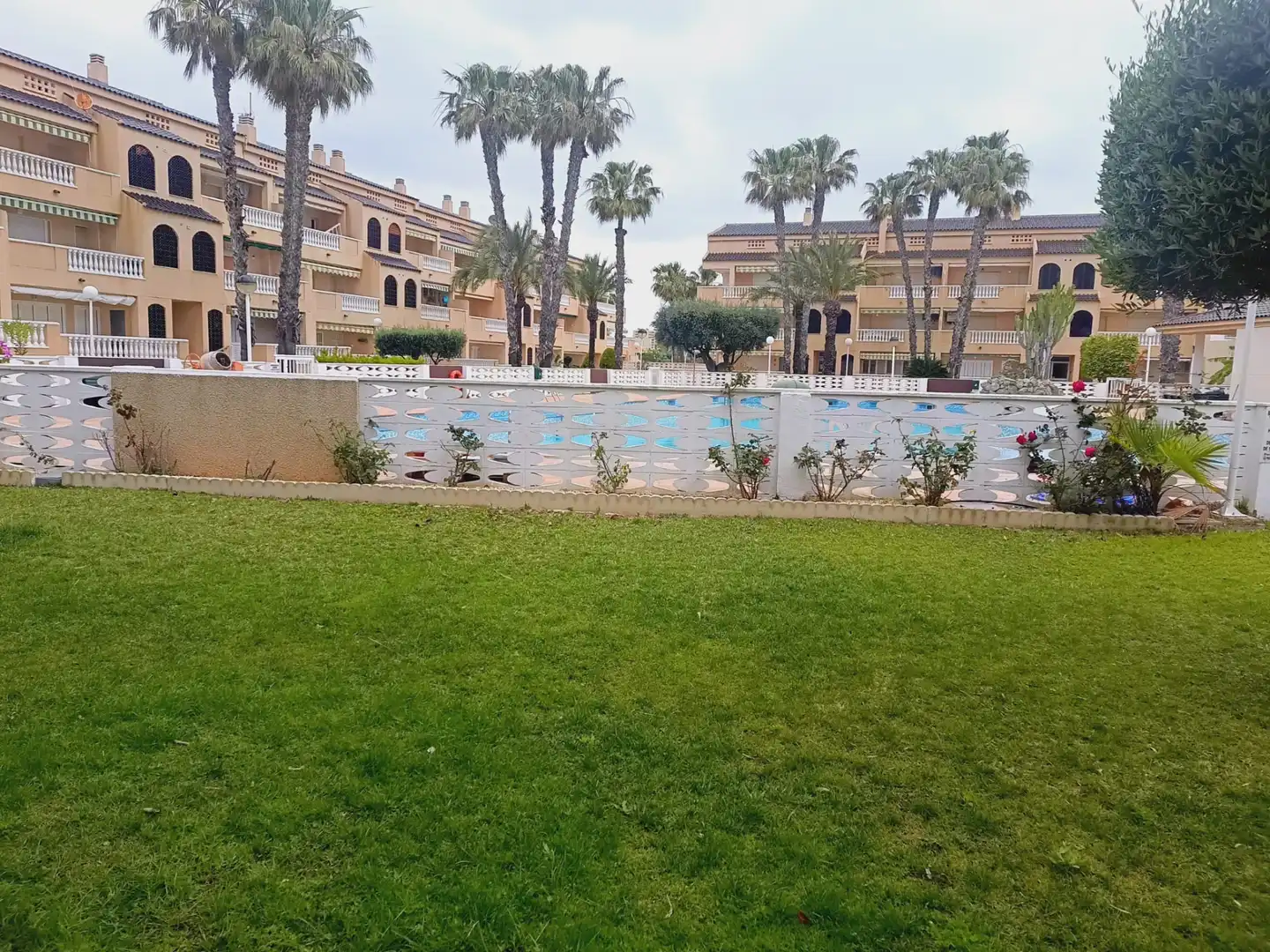 Schwimmbecken von Wohnungen zum Verkauf in La Manga del Mar Menor mit Terrasse, Möbliert und Ofen