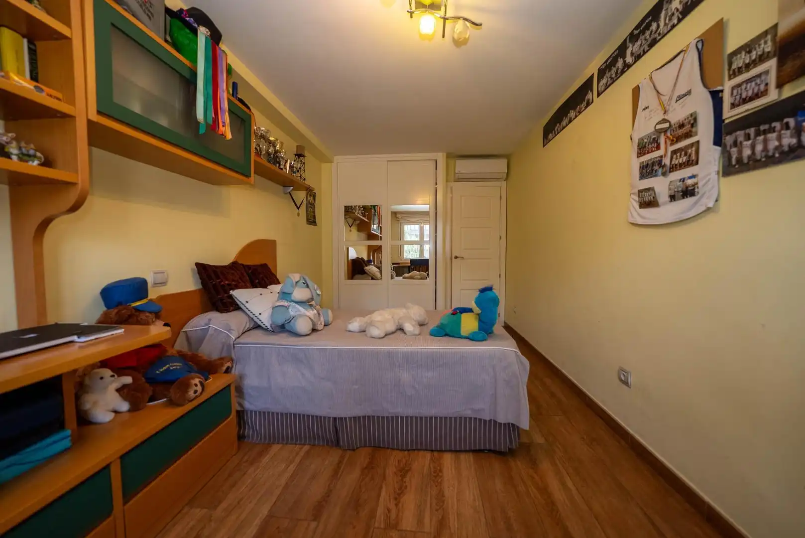 Habitación de Casa adosada en venta en Leganés con Aire acondicionado, Calefacción y Jardín privado