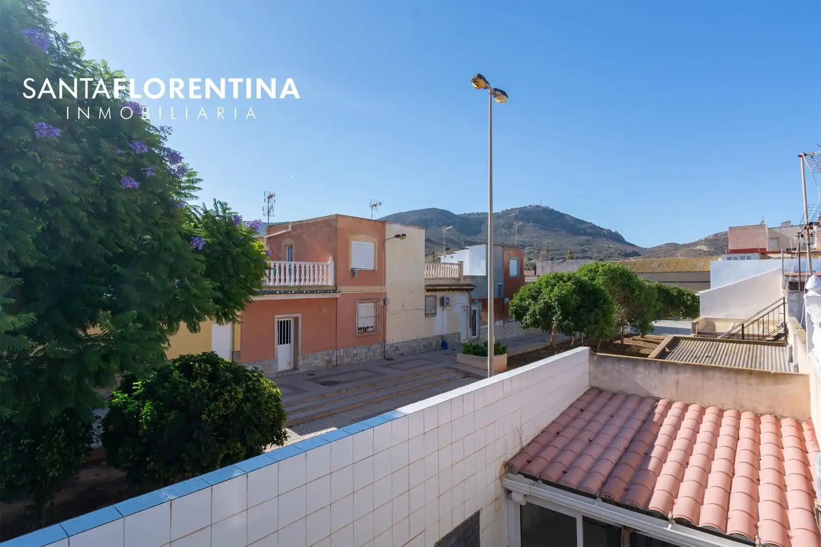Vista exterior de Casa adosada en venda en Cartagena amb Aire condicionat, Jardí privat i Terrassa