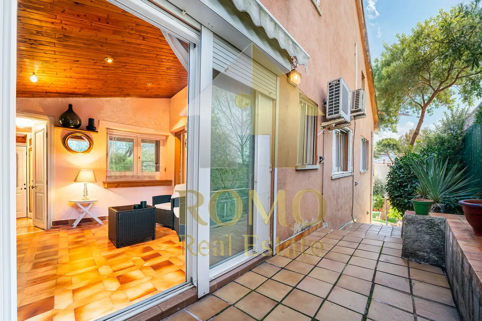Vista exterior de Casa adosada en venta en Sant Fost de Campsentelles con Calefacción, Jardín privado y Terraza