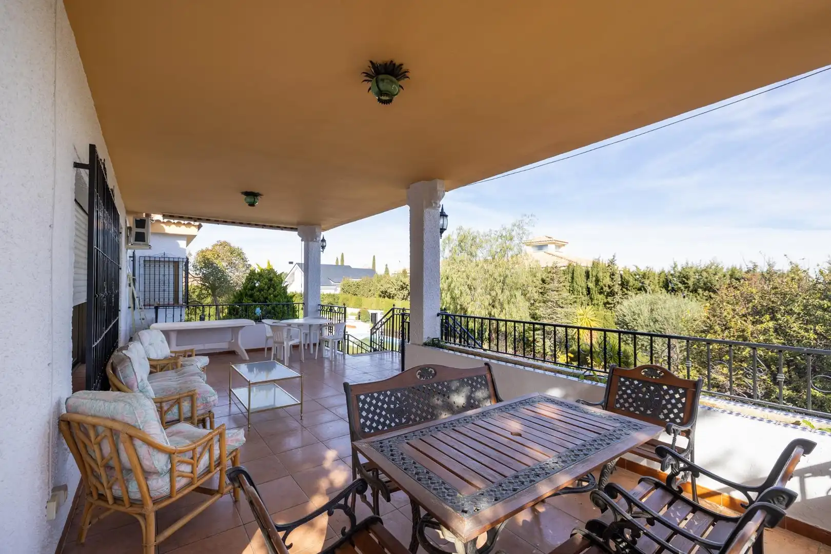 Villa mit Pool zum Verkauf in Calle Lindaraja