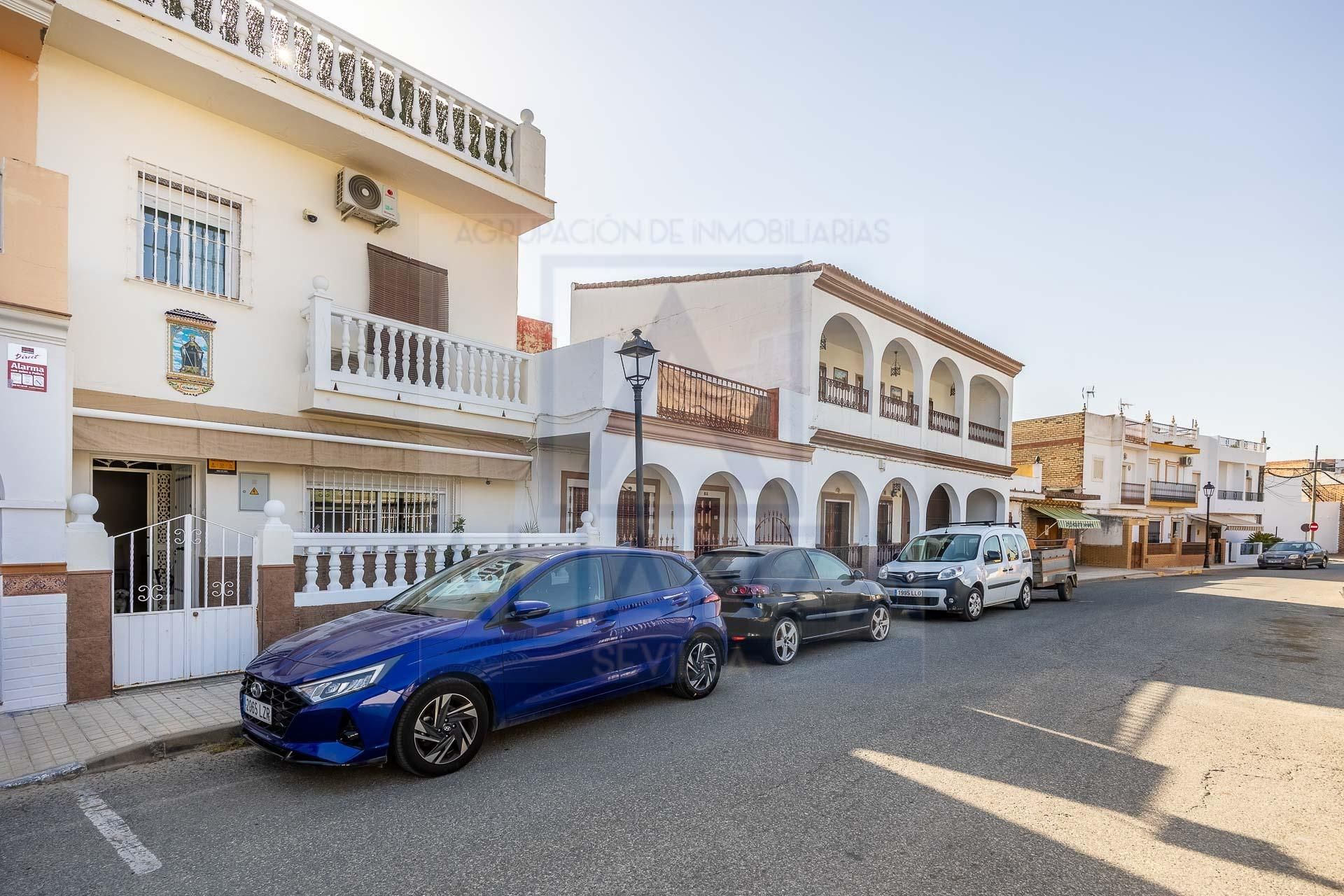 Exterior view of Single-family semi-detached for sale in Guillena  with Storage room and Balcony