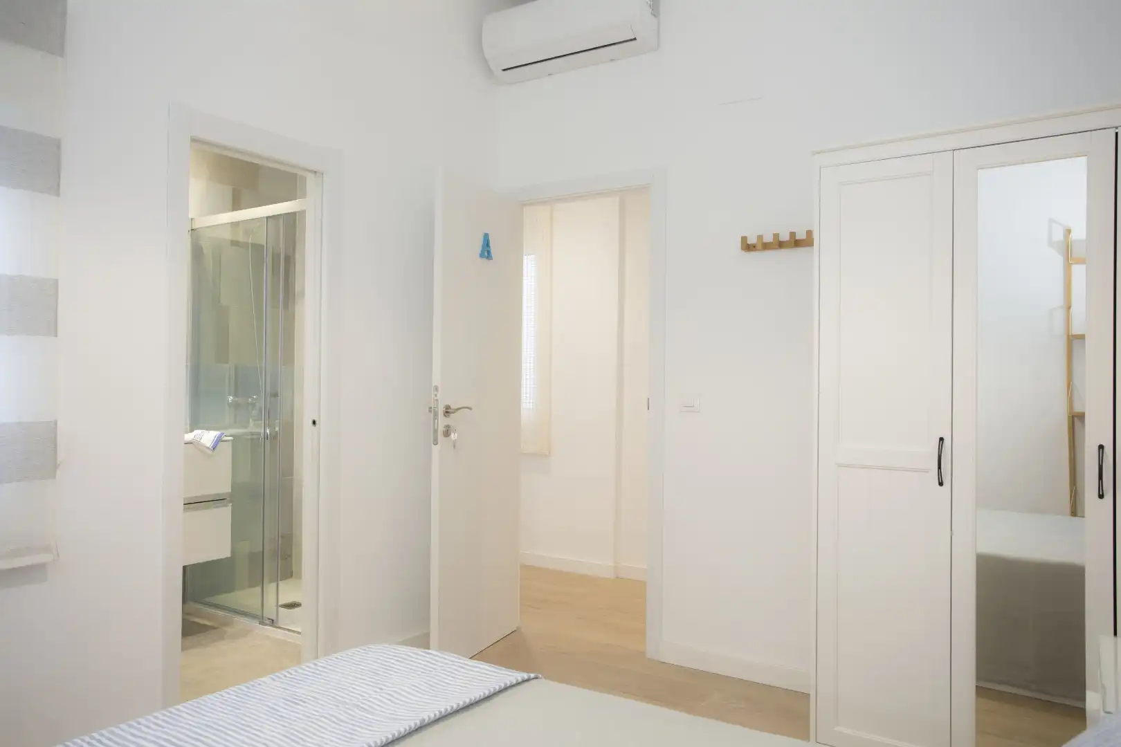 Bedroom of Flat for share in Valencia  with Air Conditioner, Parquet flooring and Furnished