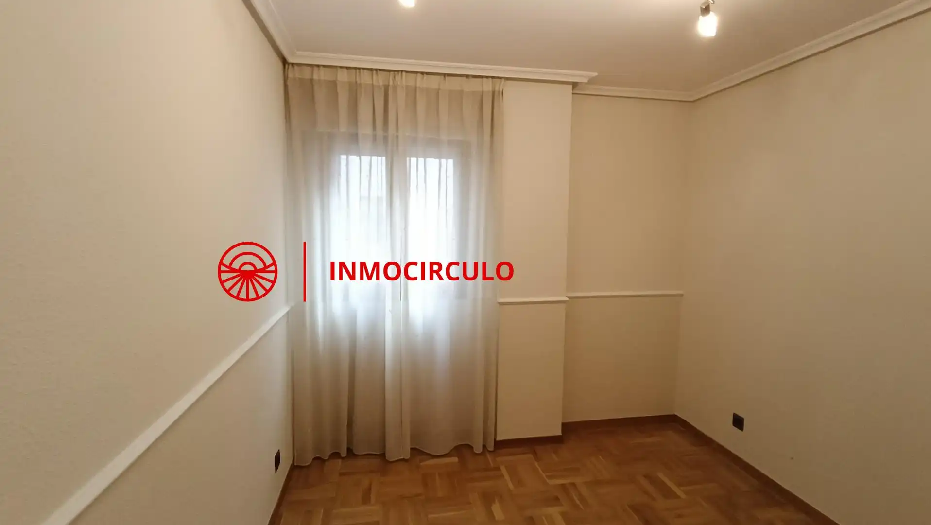 Dormitori de Apartament en venda en Burgos amb Calefacció i Traster